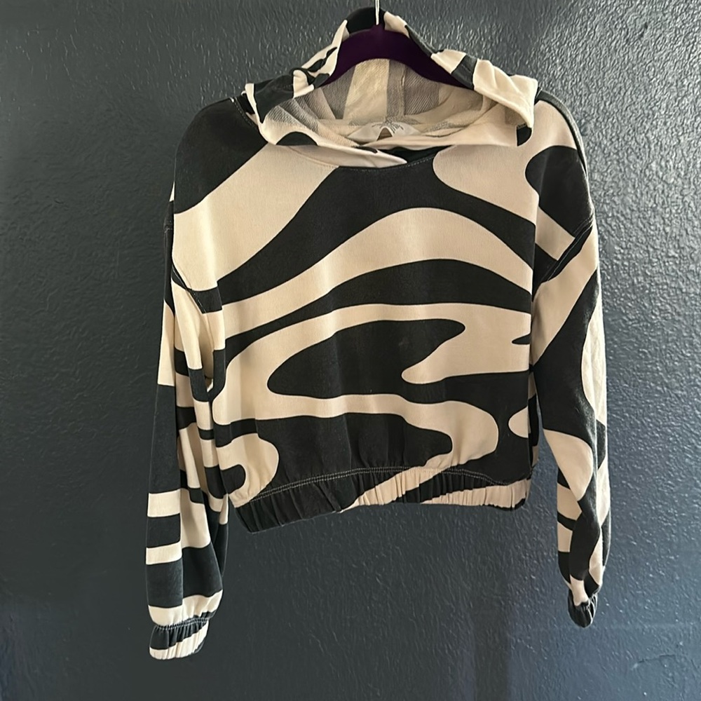 H&M size 8/10 cropped hoodie with bold fun design, in light material